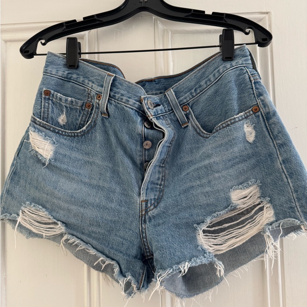 Levi’s 501 cut offs size 28